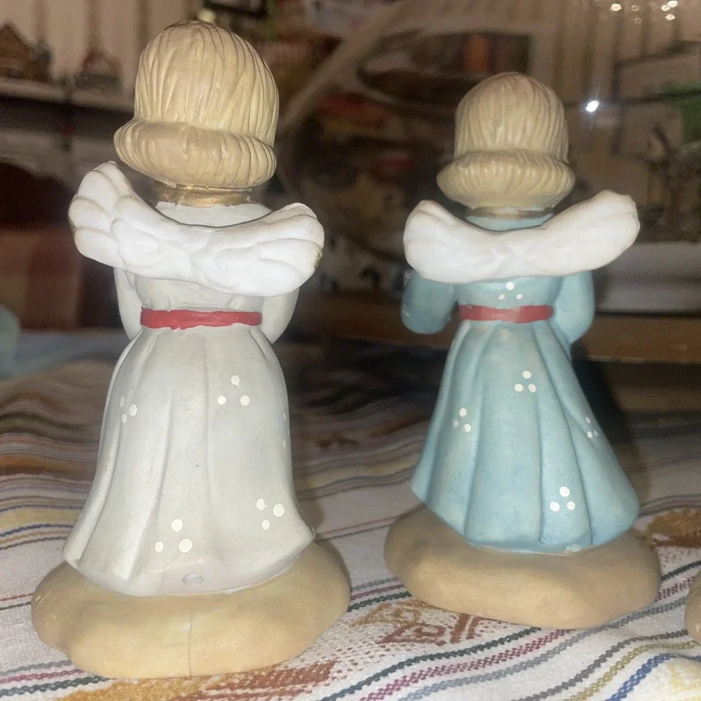 4 Distressed Young Angels In Different Poses And‎ Colors Of Dress, Very Sweet